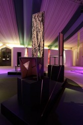 CONVERSAZIONE – Installazione - Pierrot Lunaire - Omaggio a  Schoemberg – sedie in legno multilaminare lavorato a scalpello e intarsio, h. cm 170 - 2007