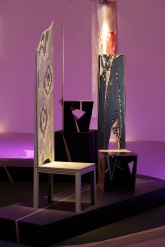 CONVERSAZIONE – Installazione  Primavera e Pierrot Lunaire - sedie in legno multilaminare - lavorato a scalpello e intarsio, h. cm 155-170 - 2008